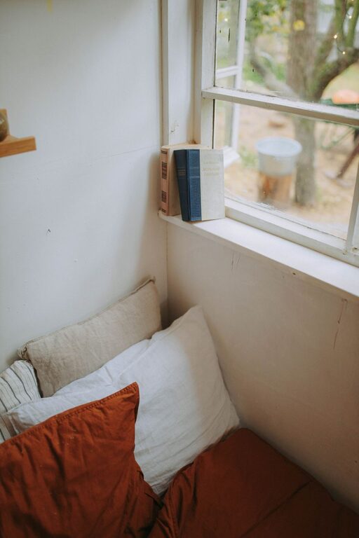 How to Create a Cozy and Inviting Reading Nook at Home